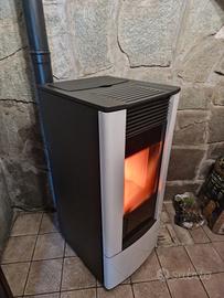 Stufa a pellet Nobis Lisa 10 C potenza 10,5 kw
