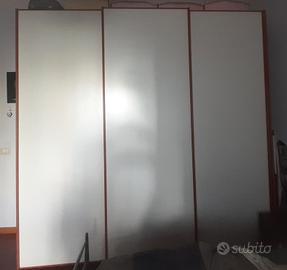 Armadio con 3 ante scorrevoli