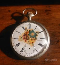 Orologio antico meccanico danneggiato 