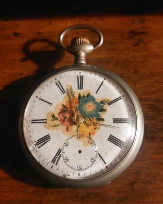 Orologio antico meccanico danneggiato 