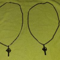 Collane croce e anello con padre nostro inglese.