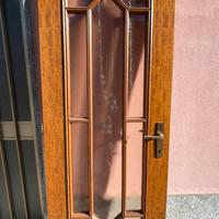 Porte di legno di noce