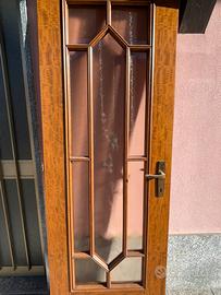 Porte di legno di noce