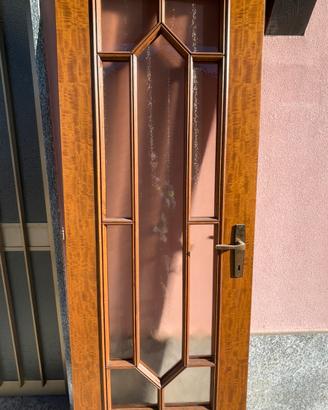 Porte di legno di noce