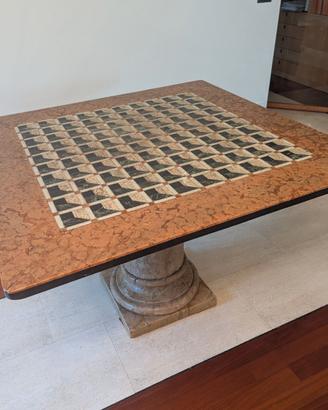 Tavolo in marmo con intarsio geometrico