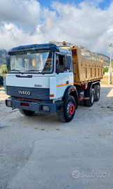 Iveco 330 macchina operatrice