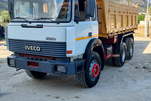 Iveco 330 macchina operatrice
