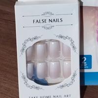 Unghie finte effetto sfumato rosa e bianco