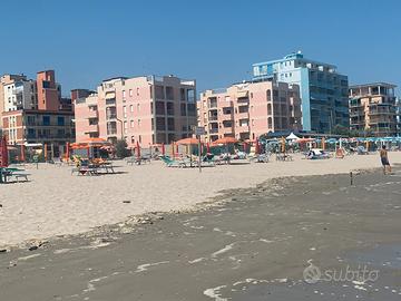 App. SUL MARE con posto auto a Lido Scacchi