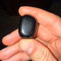 Pietra naturale ossidiana o Shungite o agata?