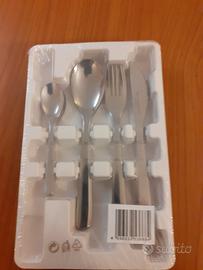 set posate in acciaio  per 4 persone 