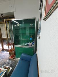 2 espositori negozio 