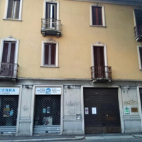 Bilocale con stanza, cucina e soggiorno/ studio