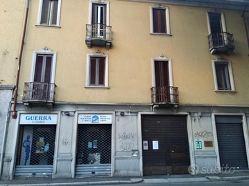 Bilocale con stanza, cucina e soggiorno/ studio