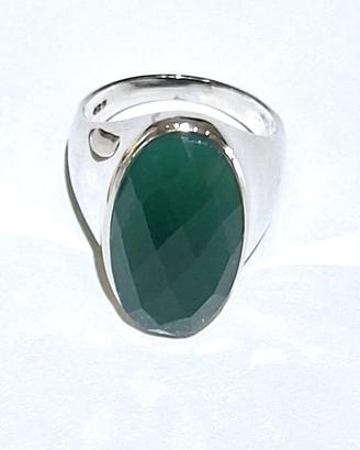 Anello Agata verde taglio ovale