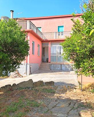 Casa indipendente con cortile