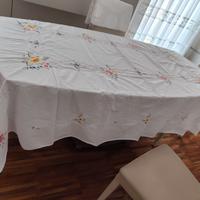tovaglia da 12 in lino ricamato 
