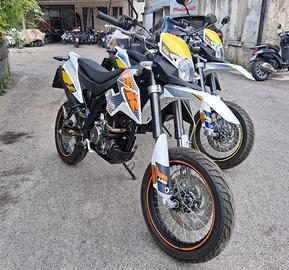 MOTARD UM DSR 125cc MOT.APRILIA A LIQUIDO