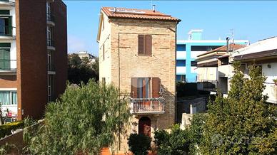 VILLA SINGOLA A GROTTAMMARE