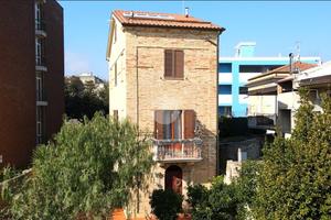 VILLA SINGOLA A GROTTAMMARE