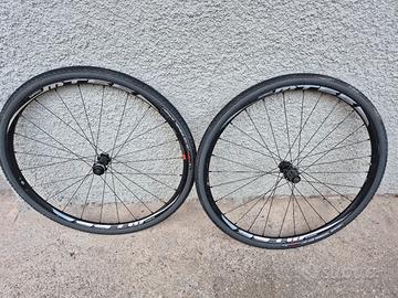 Ruote 29 700 Shimano QR Tubeless disco HG 19c