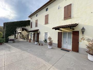 CASA DI CORTE A ASOLA