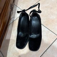 Décolleté nere in velluto con cinturino