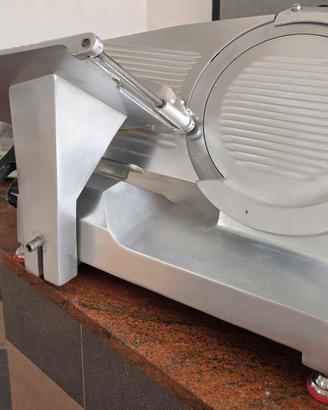 affettatrice 220 Volt professionale lama 37 cm 