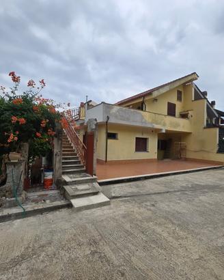 Mansarda in villa castelnuovo di porto