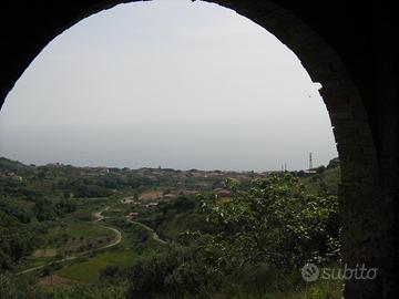 Rudere panoramico con terreno