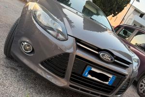 Ford focus  versione titanium 1.6