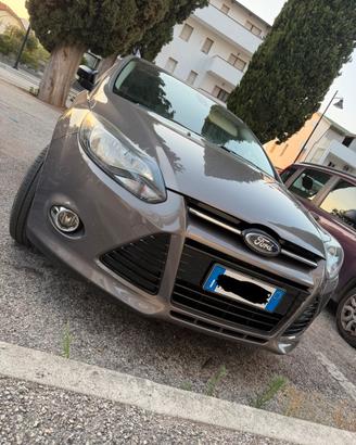 Ford focus  versione titanium 1.6