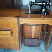 Macchina da Cucire Singer con mobile.