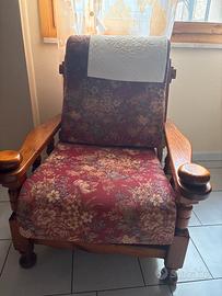 Divano in legno con poltrona e tavolino