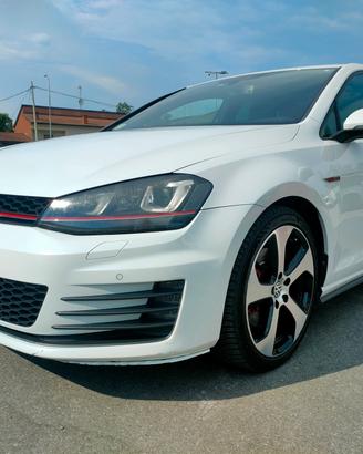 Volkswagen Golf GTI Performance 2.0 TSI 5p. dsg