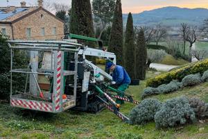 Piattaforma aerea cingolata