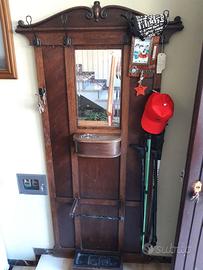 Vecchio attaccapanni a muro