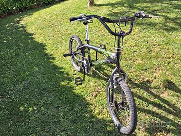 BMX rebel skull nero opaco e verde 20’’