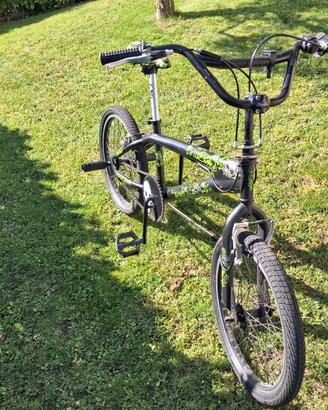 BMX rebel skull nero opaco e verde 20’’