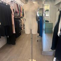 Manichini per negozi abbigliamento donna