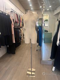 Manichini per negozi abbigliamento donna