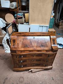 Mobile antico intarsiato a mano 