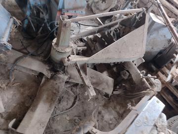 Attrezzatura agricola varia