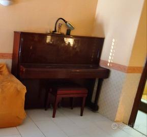 PETROF,pianoforte mod.Chippendale