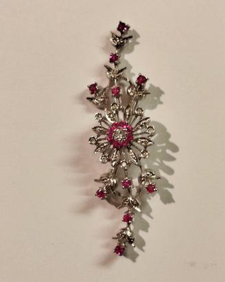 spilla oro bianco con diamanti e rubini