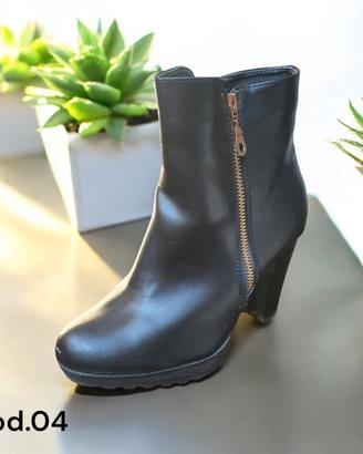 Stivaletto donna tacco corto con cerniera N.37