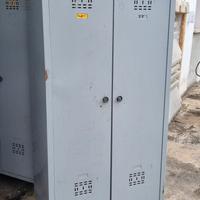 Armadietto con 2 ante a tetto inclinato 