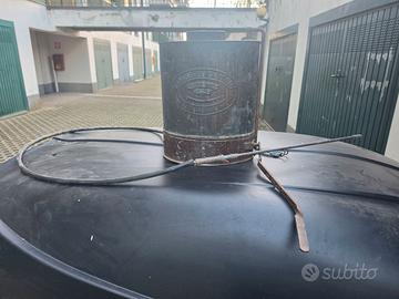 Antica pompa irroratrice a spalla vintage