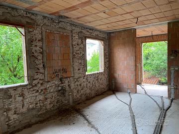 AMPIO FABBRICATO AL GREZZO DA PERSONALIZZARE - ...