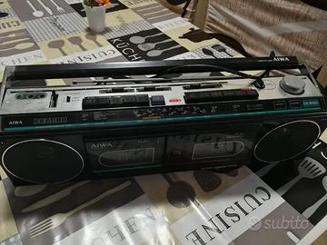 Radio con duplicatore di cassette